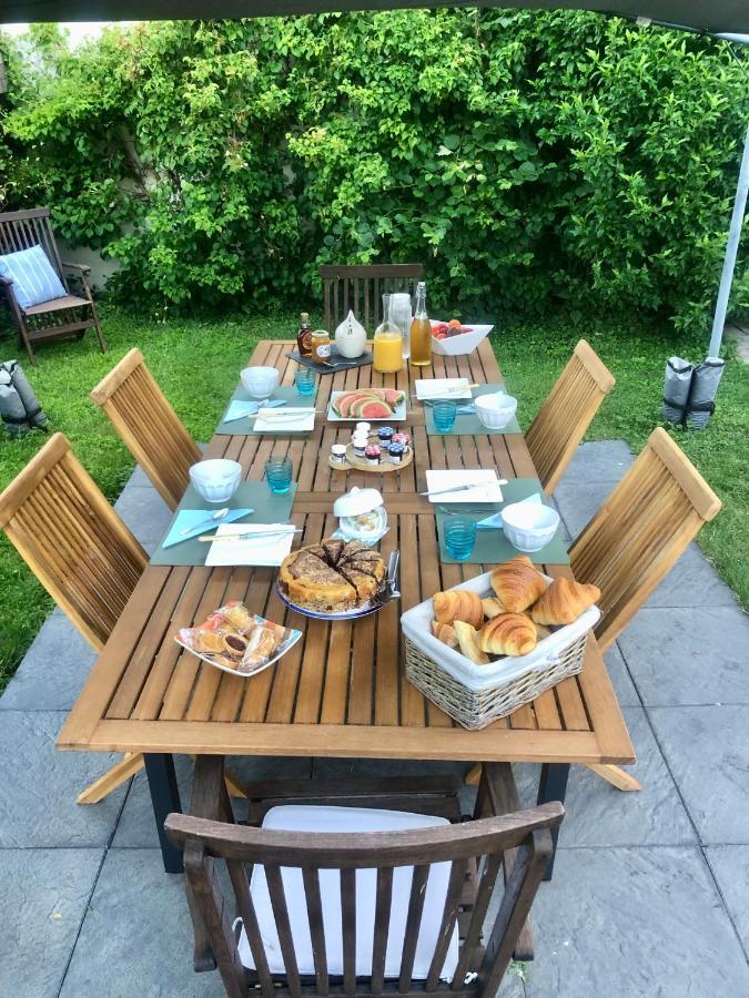 Les Glycines De Bougy Bed and Breakfast Exteriör bild