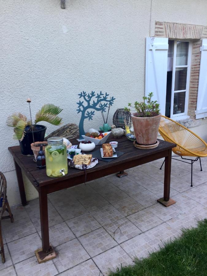 Les Glycines De Bougy Bed and Breakfast Exteriör bild